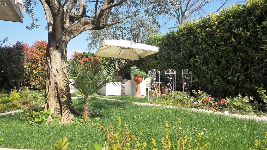 B&B Garda 4U Desenzano del Garda Bagian luar foto