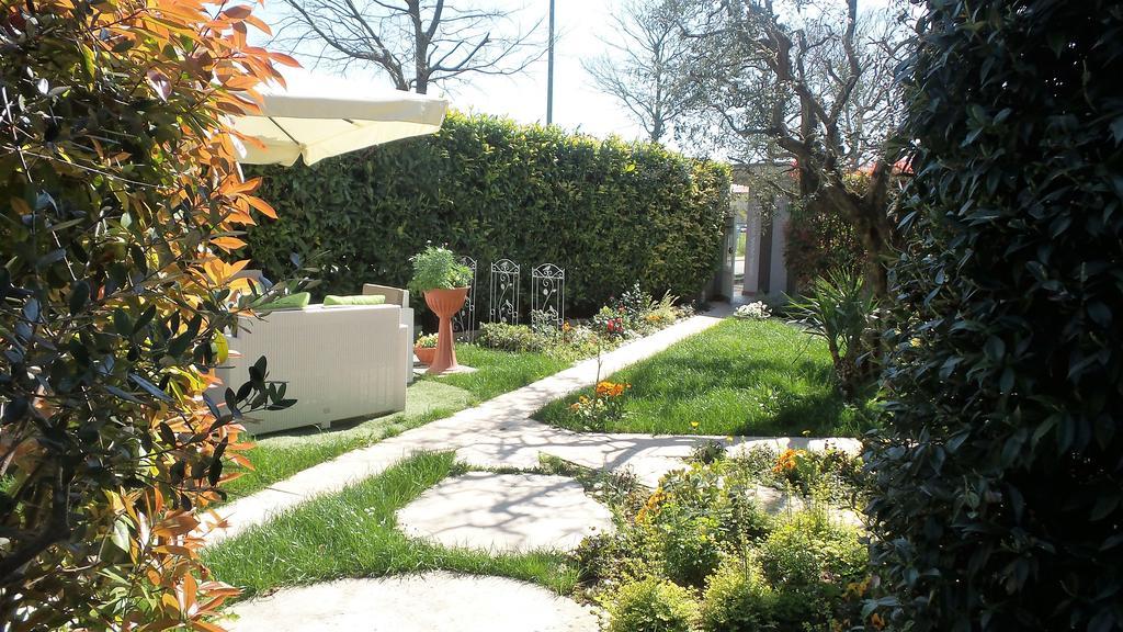 B&B Garda 4U Desenzano del Garda Bagian luar foto
