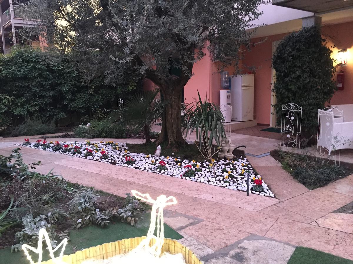 B&B Garda 4U Desenzano del Garda Bagian luar foto