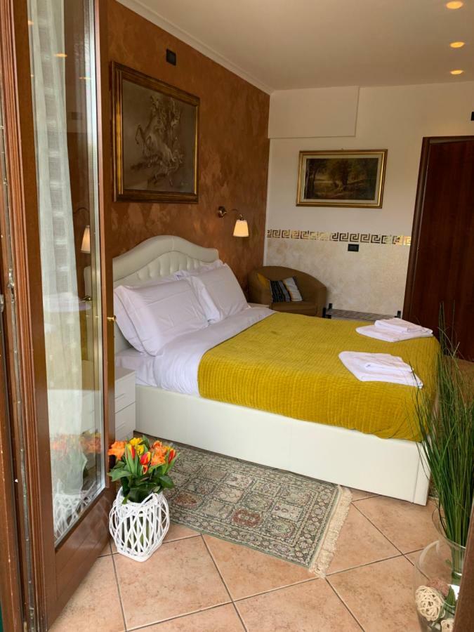 B&B Garda 4U Desenzano del Garda Bagian luar foto